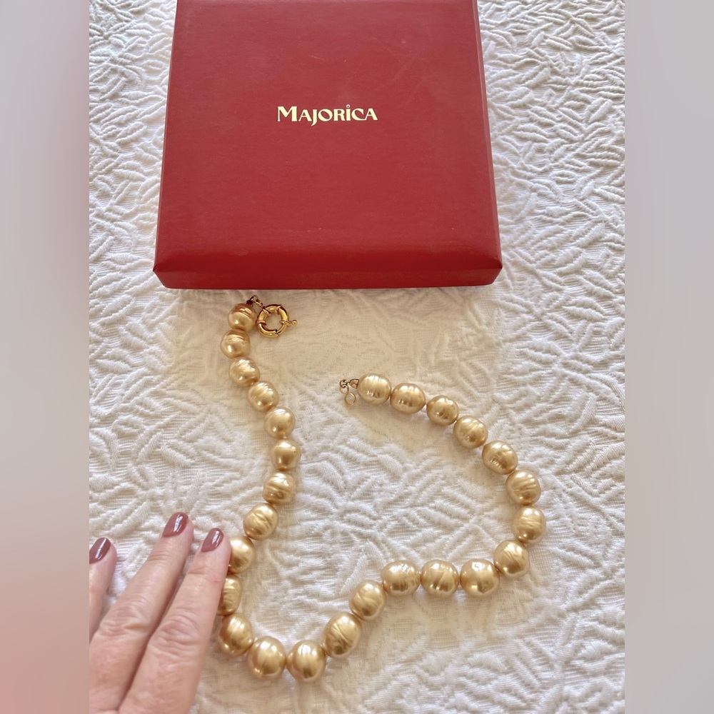 Majorica chunky pearl necklace